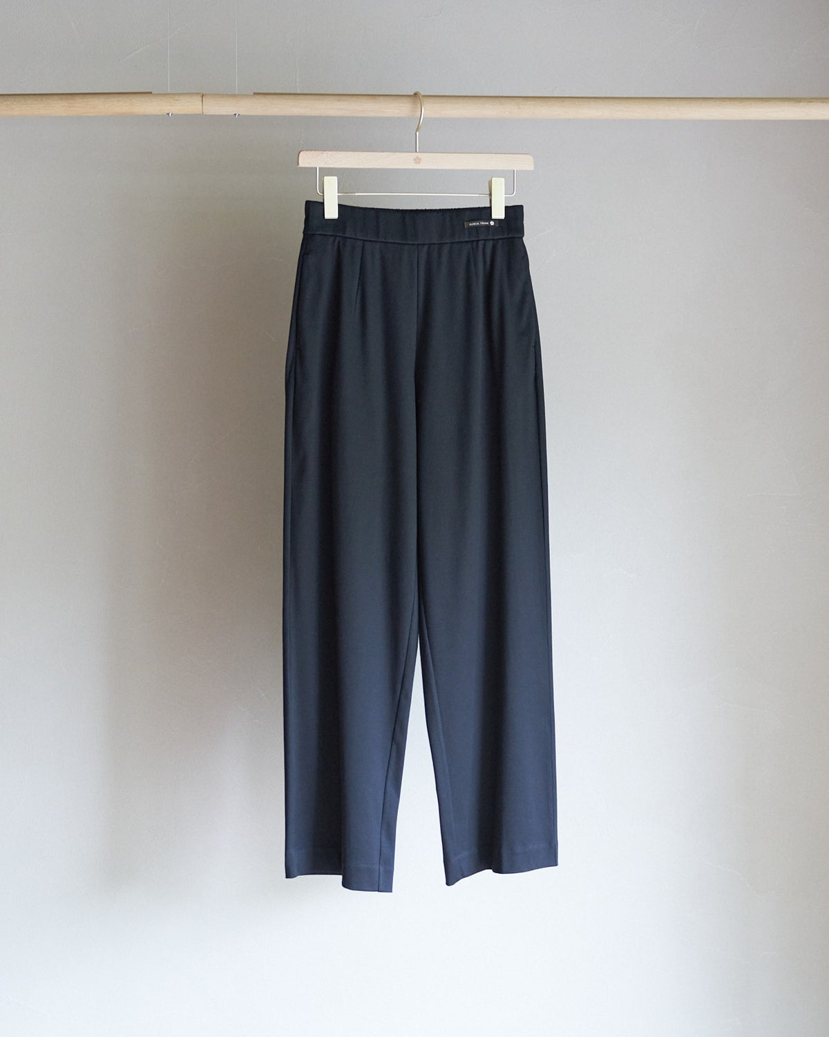 美品 AUXCA.TRUNK ドライコットンセンターシームボトム 美品 AUXCA.TRUNK ドライコットンセンターシームボトム - メルカリ