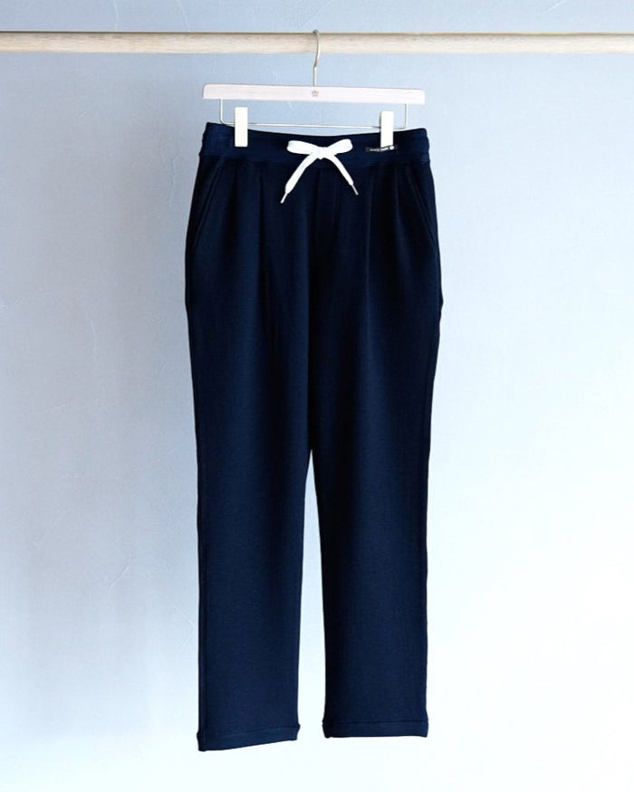 美品 AUXCA.TRUNK ドライコットンセンターシームボトム Pants – AUXCA. DESIGN ONLINE STORE