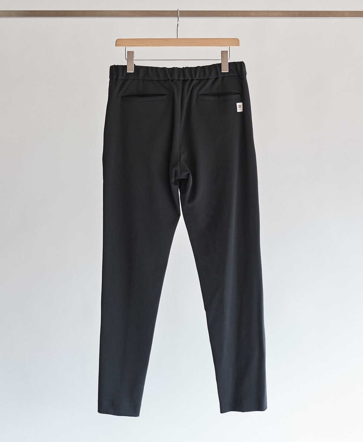 美品 AUXCA.TRUNK ドライコットンセンターシームボトム 2022070606720_1200x.jpg?v=